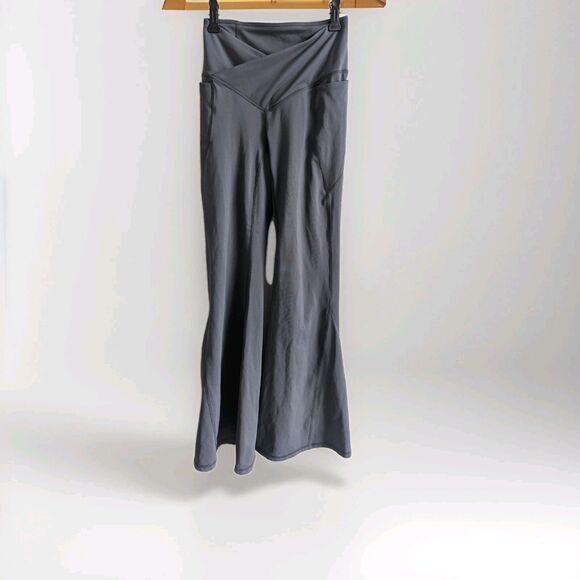 Fabletics Leggings Pure Luxe Women’s Gray Flare Leg Workout Pants‎ Women's XXS - Picture 1 of 4